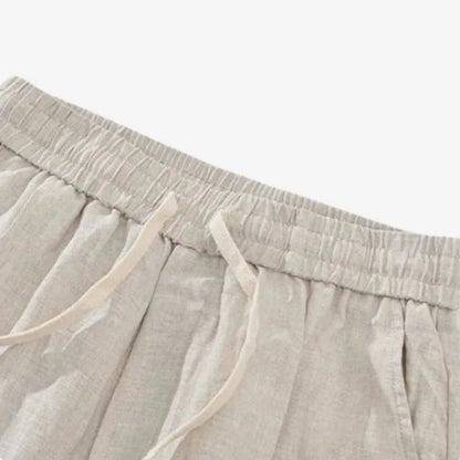 Detalhe cintura elástica com cordão da Bermuda de Linho Masculina Bege Soffisticata