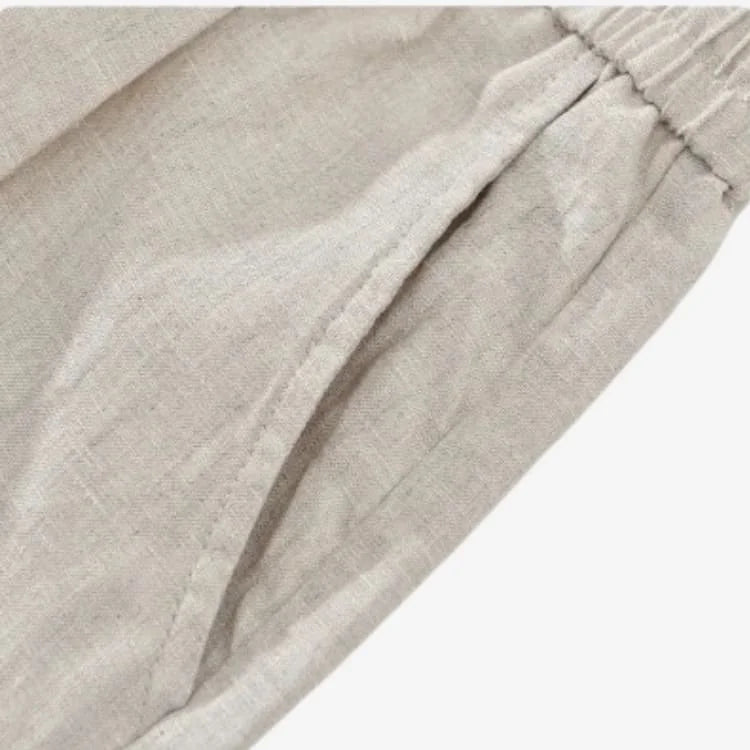 Detalhe bolso lateral da Bermuda de Linho Masculina Bege Soffisticata