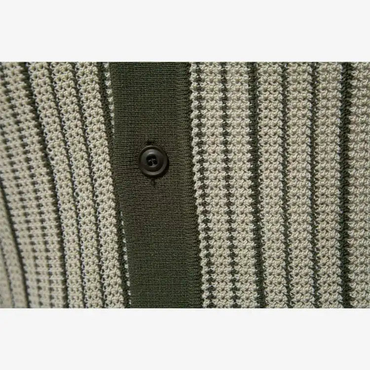 Camisa Polo Masculina Listrada em Malha Cinza Soffisticata