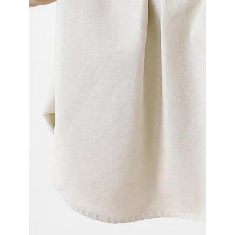 Camiseta de Linho Masculino Bege Soffisticata detalhe da parte inferior na camiseta  