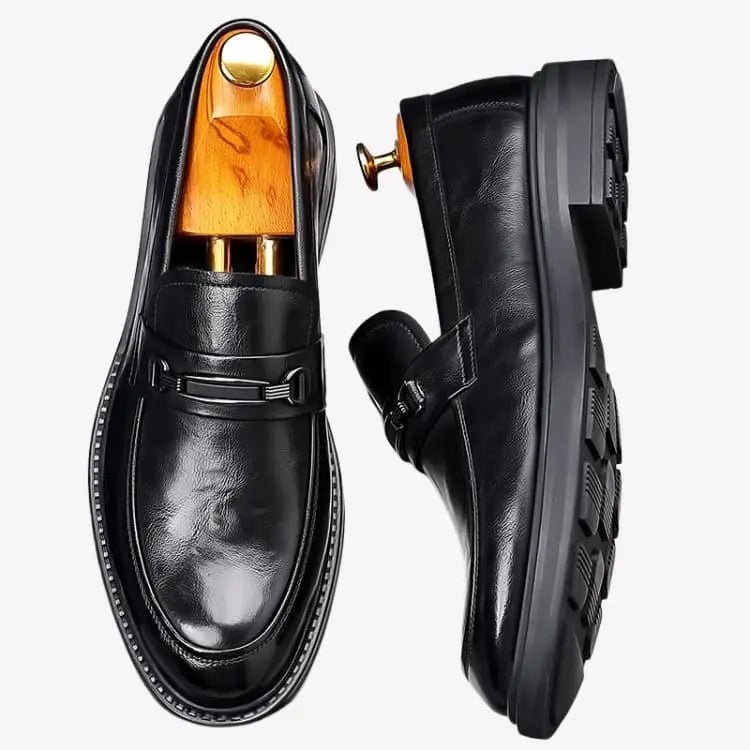 Sapato Loafer Masculino Preto Soffisticata Bit detalhe de vista por cima e de vista lateral 