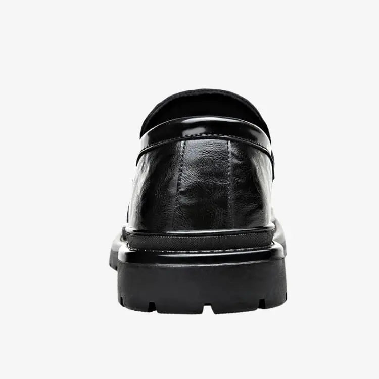 vista da parte de trás do Sapato Loafer Masculino Preto Soffisticata Penny Vintage mostrando os detalhes da sola e da costura 