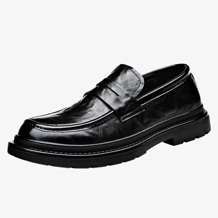 vista frontal lateral de um par só em fundo branco do Sapato Loafer Masculino Preto Soffisticata Penny Vintage