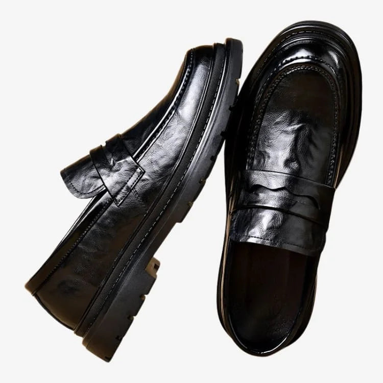 vista frontal um par ao lado do outro de pé Sapato Loafer Masculino Preto Soffisticata Penny Vintage