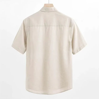Camisa de linho masculina bege vista traseira no cabide — Soffisticata