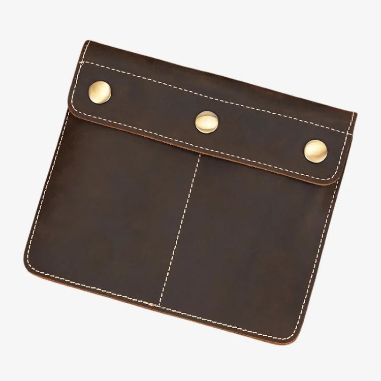 porta-relógio de couro masculino marrom escuro fechado vista frontal — Soffisticata